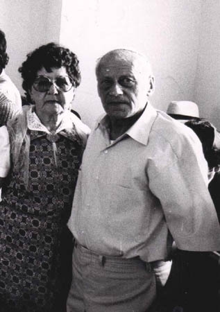 מרגלית, בתו של הרב מאיר עבו, ובעלה , פסח בן-אורי, מממשיכי המסורת 1974